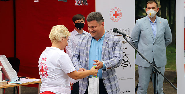 У Пущі-Водиці відкрили літню школу волонтерства від Товариства Червоного Хреста для учасників із різних країн