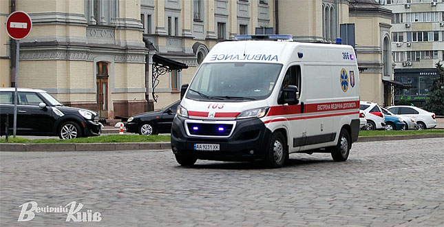 У Києві закликають пропускати авто «швидкої», поліції та з гуманітарними вантажами