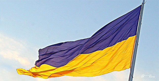 Пошкоджене полотно прапора на найбільшому флагштоці України замінять на нове