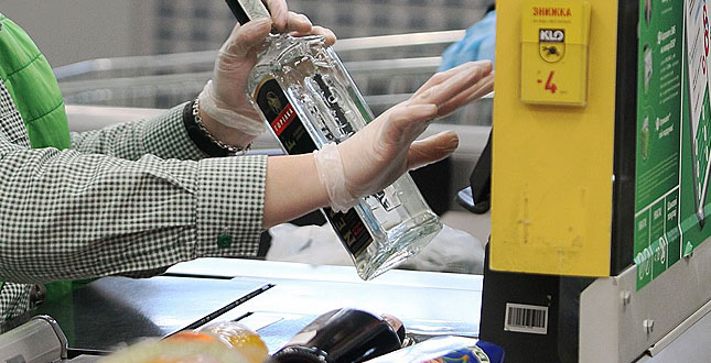 У Києві з 27 березня алкогольні напої в магазинах і торговельних мережах дозволять продавати з 11:00 до 21:00